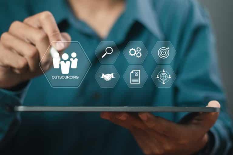 La Gestion d’un Contrat Collectif de Mutuelle sur Mesure : Pourquoi Opter pour un Gestionnaire Délégué Choisi par Votre Courtier ?